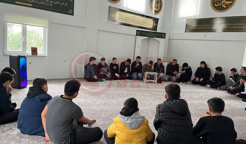 Kaynarca İmam Hatipte merhum öğrencileri için hatim programı
