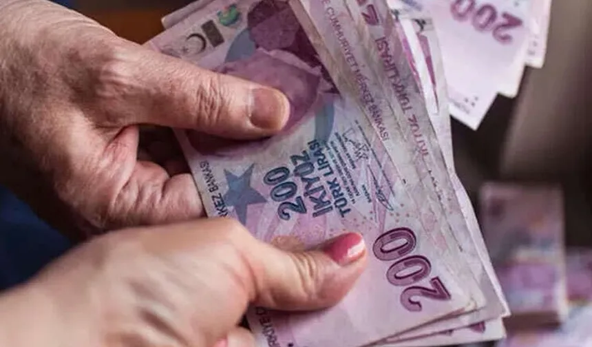 Yaşlı ve engelli aylıkları hesaplara yatırılıyor