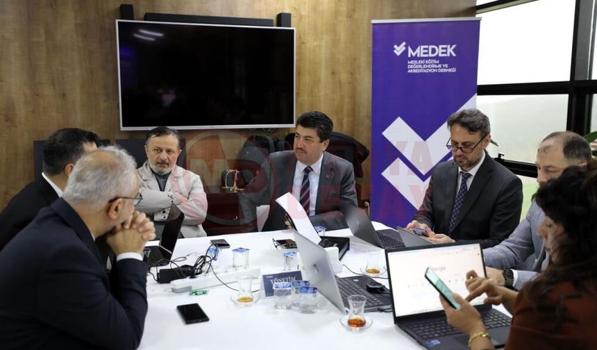 42 uzman ön lisansın geleceği için buluştu