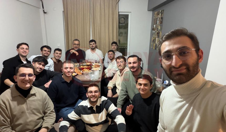 Vekil Bayraktar’dan  öğrencilere menemen jesti!