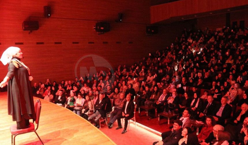 Serdivan’da Dünya Tiyatro Günü coşkusu