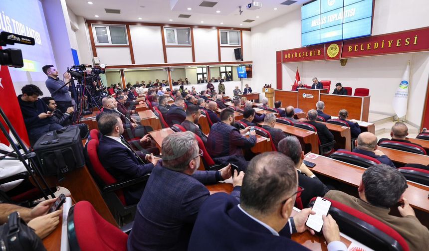 “Birileri çelik çomak oynarken, biz hizmet üretiyoruz”