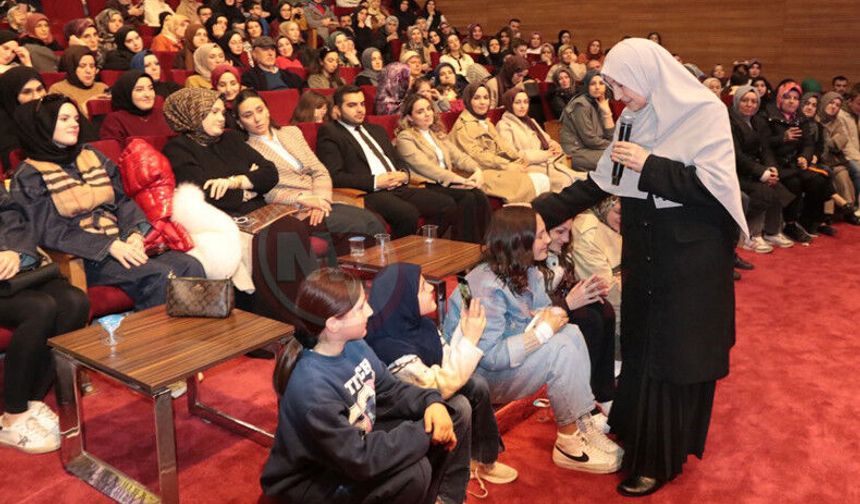 Ünlü yazar “Ailede Maneviyatı” anlattı