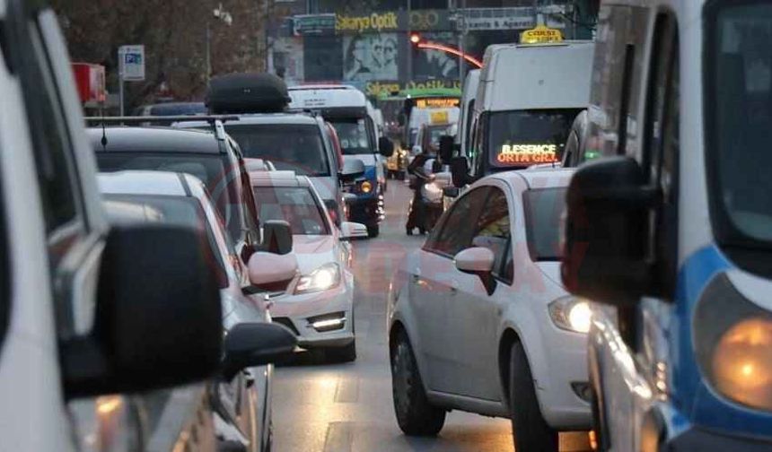 Sakarya’da trafik yoğunluğu artıyor