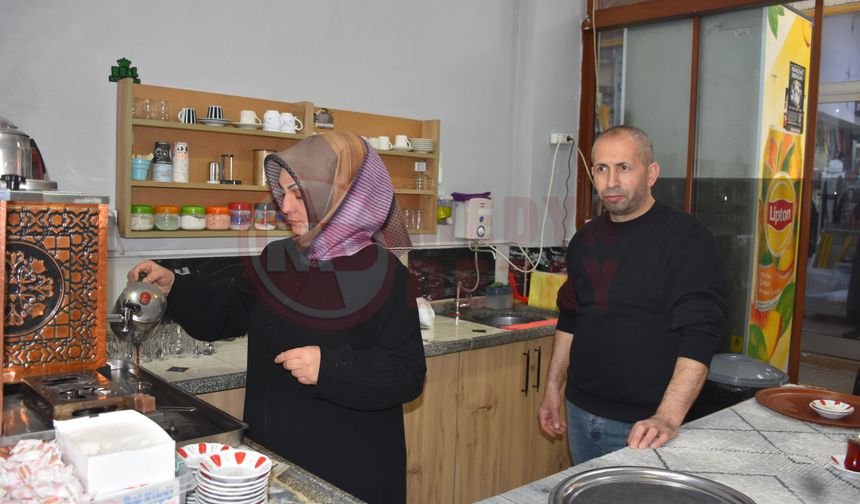 Karı kocanın çay ocağındaki omuz omuza mesaisi 15'inci yılında