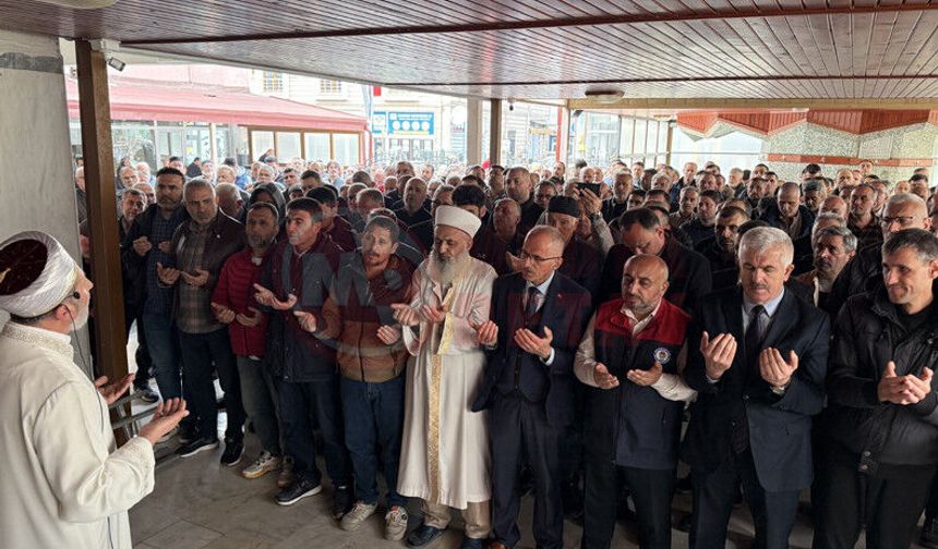 Okul saldırısında ölenler için gıyabi cenaze namazı kılındı!