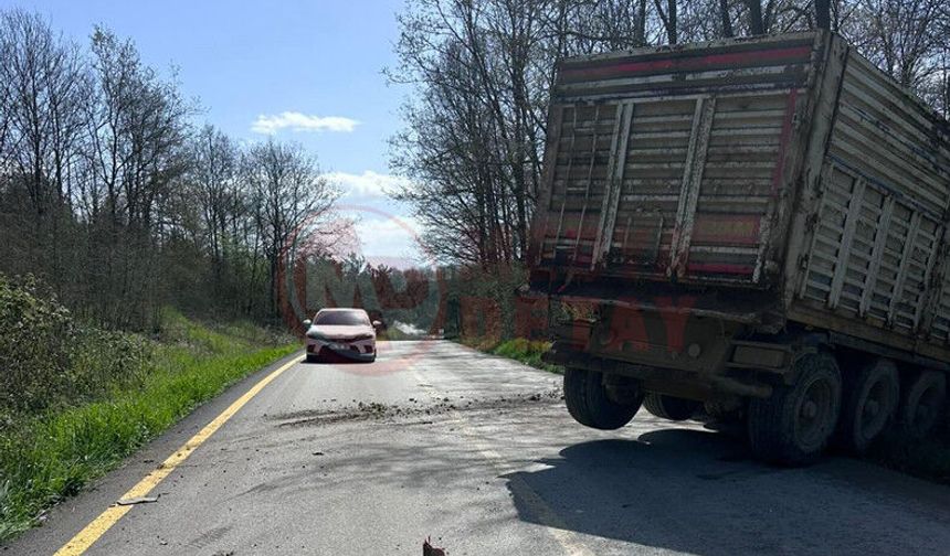 Kaza yapan sürücünün imdadına muhtar yetişti!