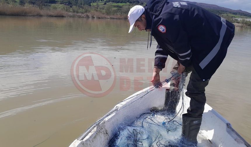 Sakarya Nehri’ne kaçak avcılık darbesi