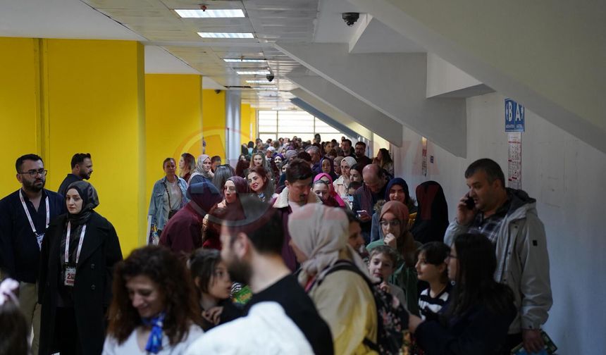 Şermin Yaşar’a yoğun ilgi!