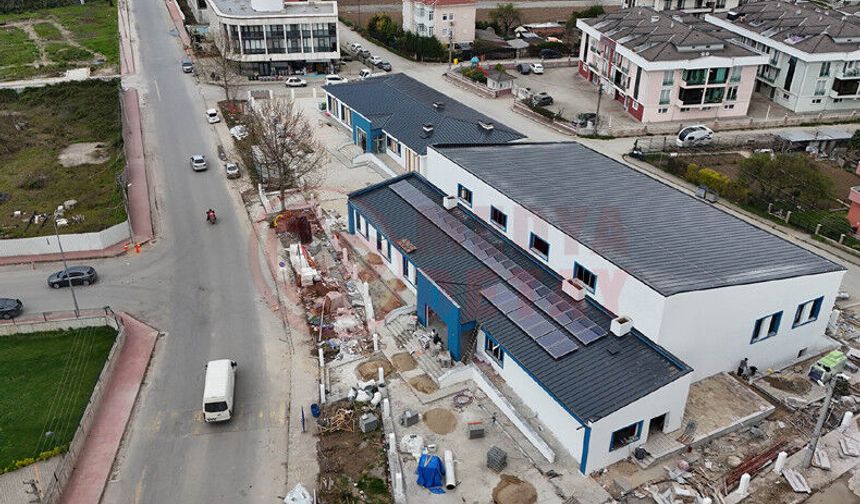 Arifiye Yüzme Havuzu ve Gençlik Merkezi hızla tamamlanıyor