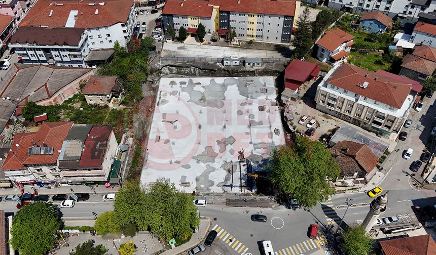 Sapanca’nın yeni meydanı hızla şekilleniyor