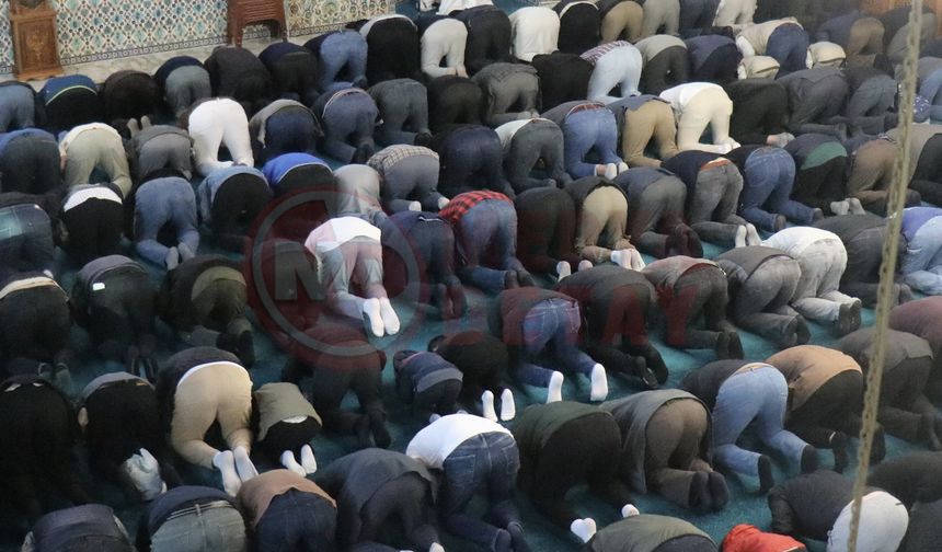 Sakarya'da camiler doldu taştı