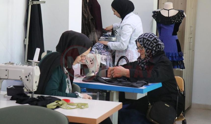 65 yaşındaki Remziye teyzenin "sınıfta kalma" azmi