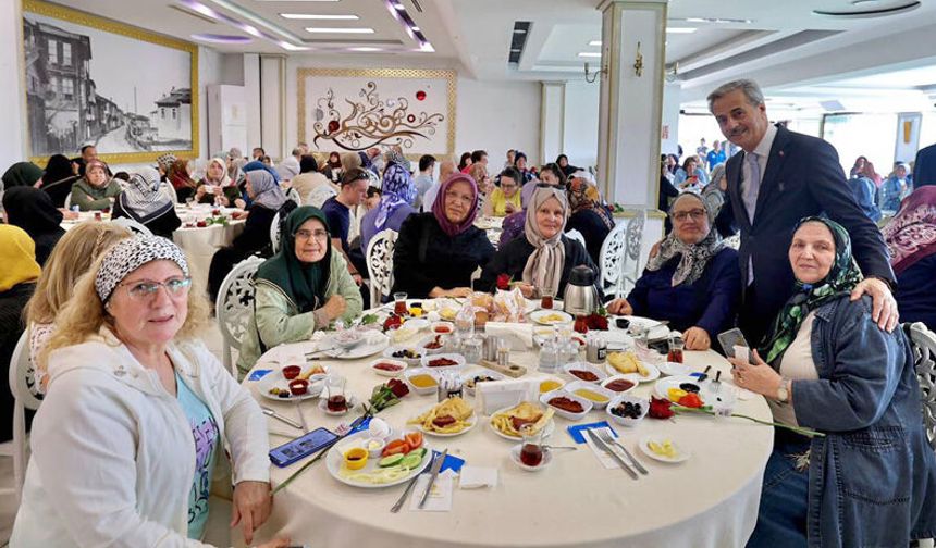 Başkan Alemdar’dan Anneler Günü’nde anlamlı buluşma
