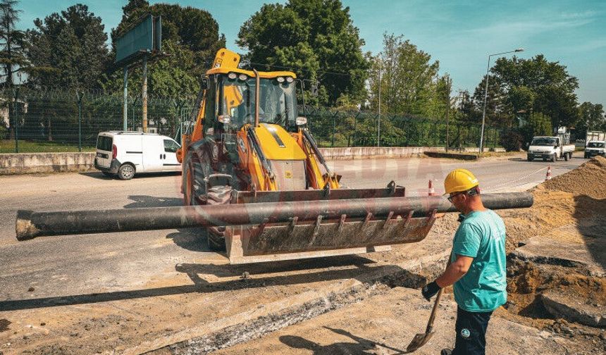 Arifiye Atatürk Caddesi sağlam altyapıyla buluşuyor