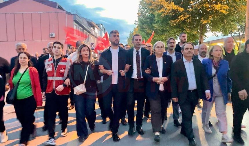 CHP Sakarya Örgütü Kent Meydanı’na yürüdü
