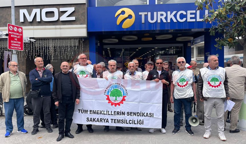 Emekliler Çark Caddesi’nde sokağa indi!