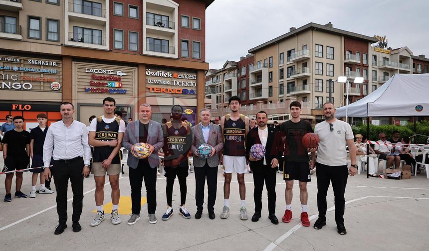 Serdivan’da 3x3 Streetball heyecanı potaları salladı