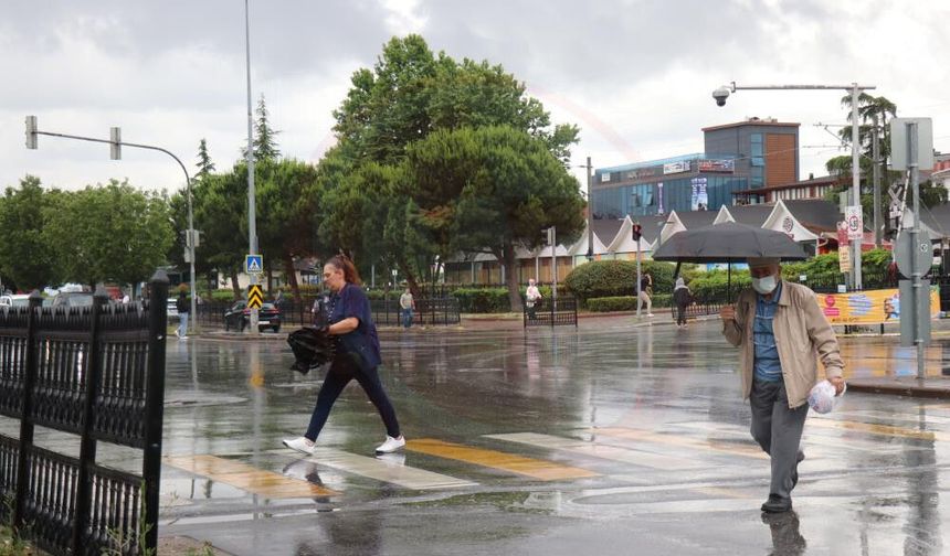Sakarya'da yağış hayatı olumsuz etkiledi