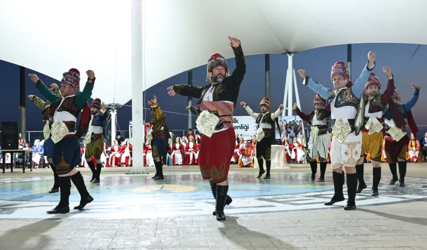 Bayraktepe'de Maarif Halk Dansları Şenliği büyük ilgi