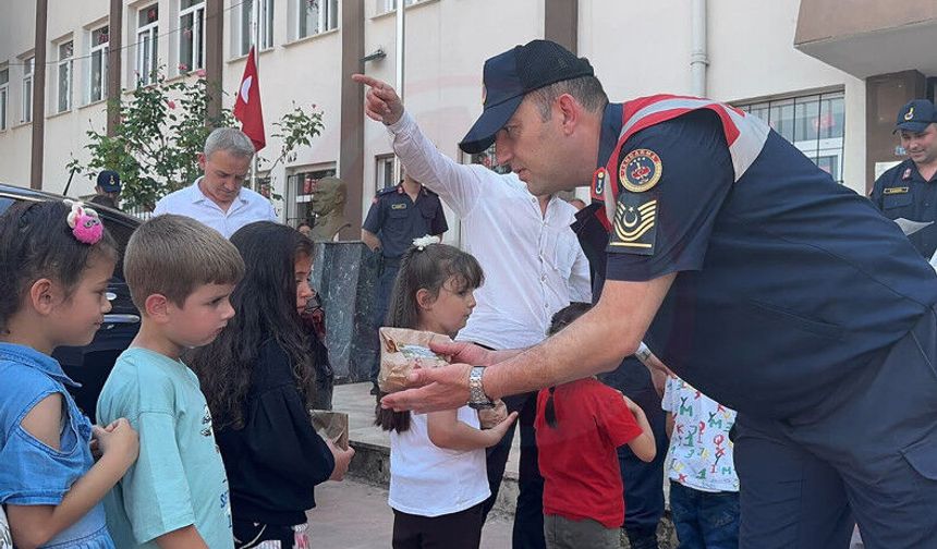 Jandarmadan miniklere çevre bilinci eğitimi