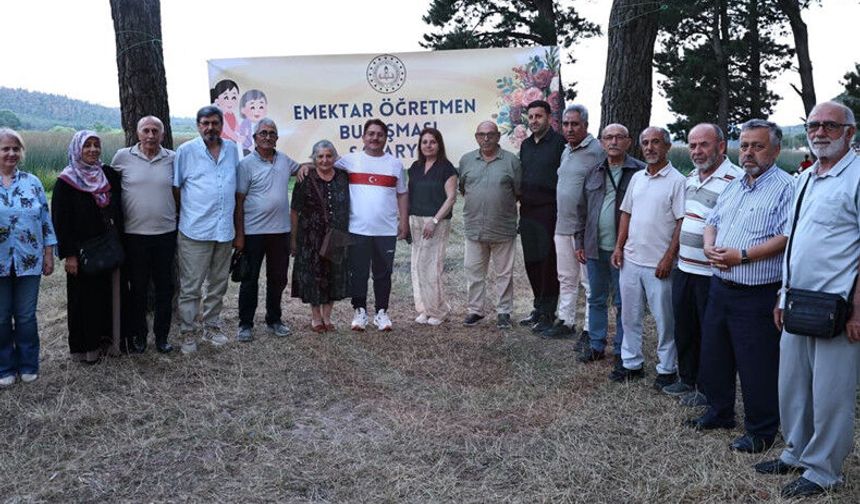 Emektar öğretmenler vefa buluşmasında bir araya geldi
