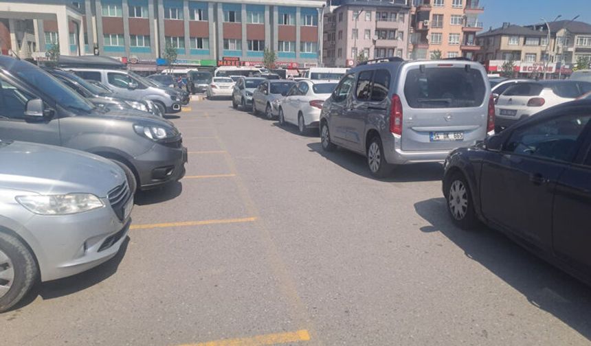 Duyarsız sürücüler yüzünden otopark arapsaçı