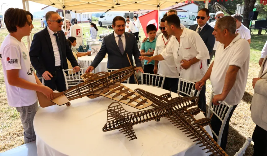 Roket Şenliği'nde genç mucitler gökyüzüyle buluştu