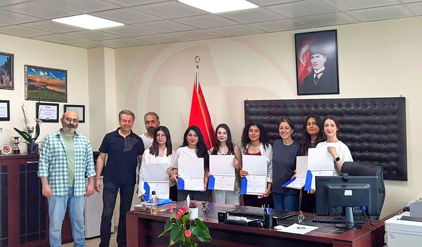 Ödüllü öğrencilere başarı  belgesi takdim edildi