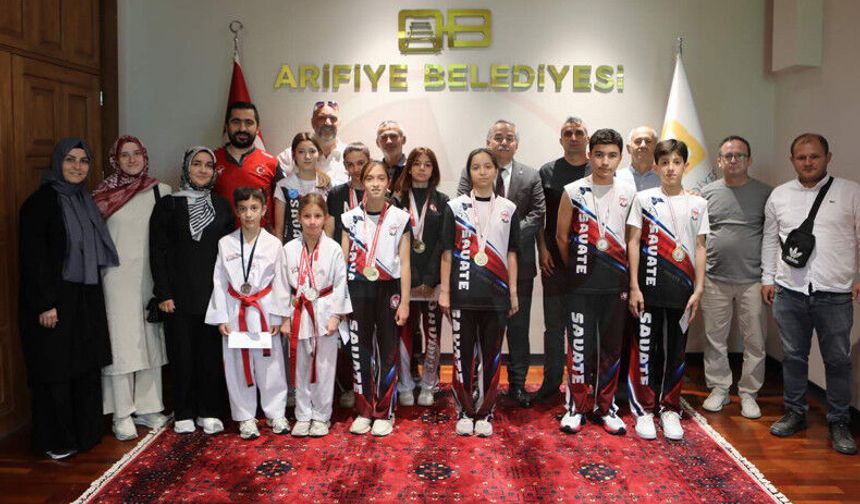 Şampiyon sporculardan Başkan Karakullukçu’ya ziyaret