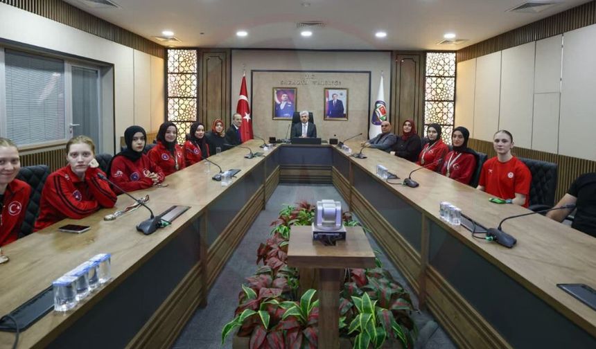 Sakarya’nın şampiyonları Valilikte!