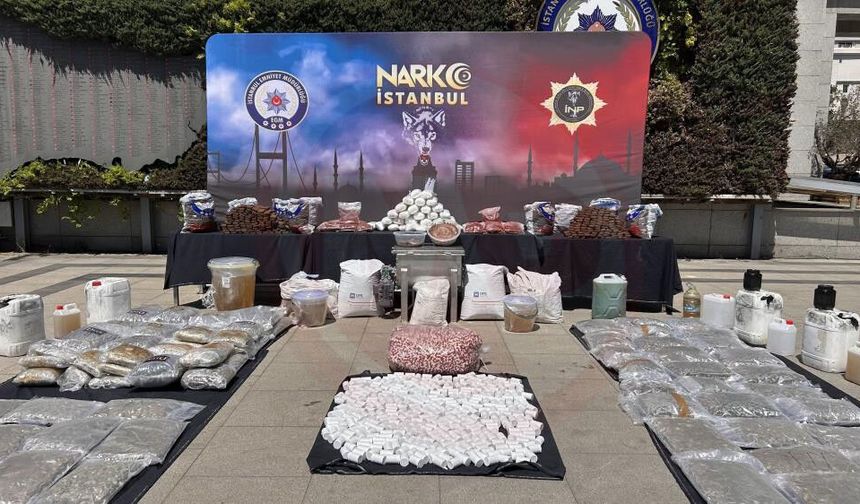 Operasyonlarda ele geçirilen maddeler emniyette sergilendi