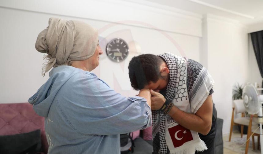 Zulme 'dur' demek için Filistin'e yola çıktı