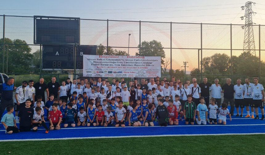 Bosnalı takımlar Genç Umutlar Futbol Turnuvası için Akyazı'da