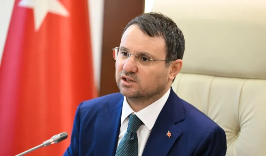 Gürlek manevi tazminat gelirini Türk Kızılay'a bağışladı