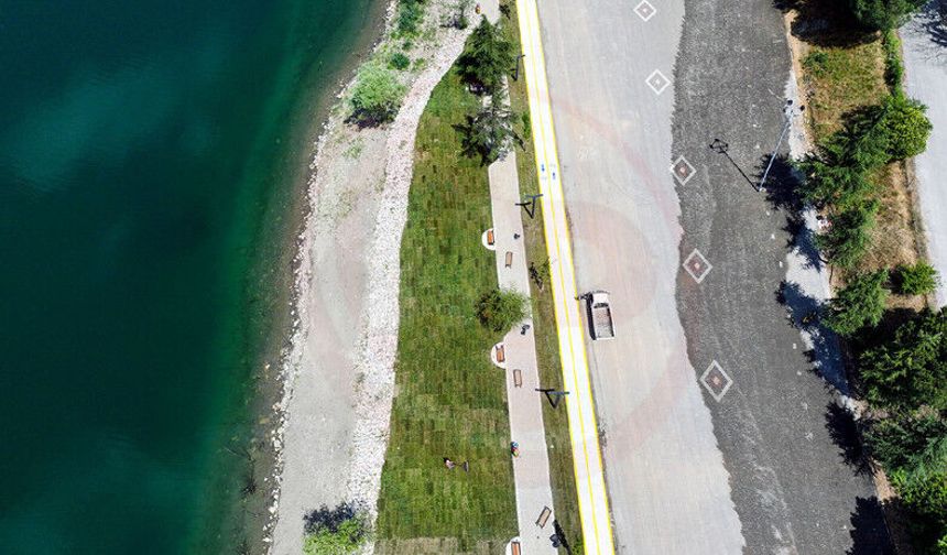 Eşsiz Sapanca Gölü manzarasında yeşil bir koridor uzuyor