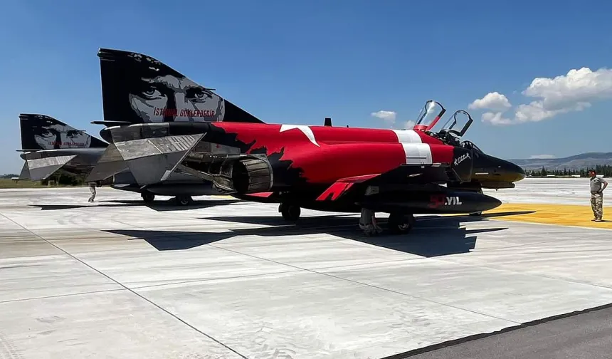 Türk Hava Kuvvetleri'nin efsanevi uçakları Belçika'da sergilendi