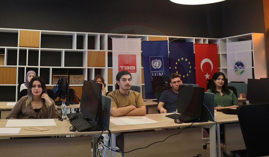 Genç Atölye’de ilk karikatür dersi başladı