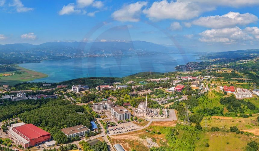 SAÜ’de yeni dönemin yönetim kadrosu belli oldu!