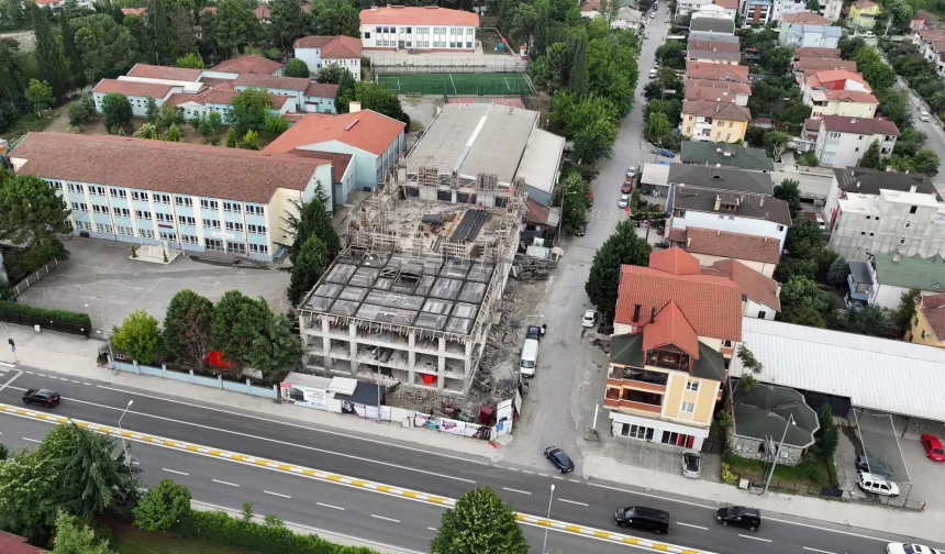 Sapanca Meydanı ve spor salonu projeleri hızla ilerliyor