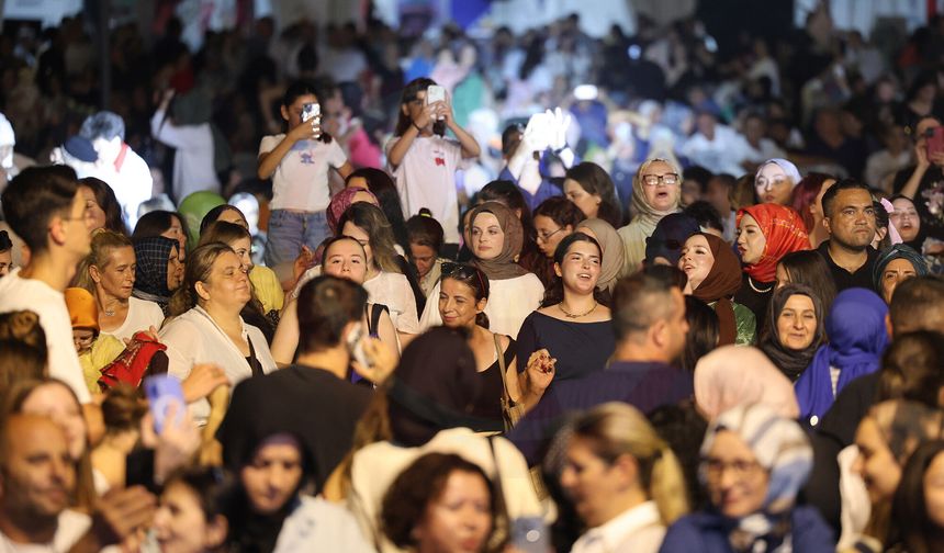 Sakarya’da şölene dönüşen Rumeli-Balkan rüzgârı