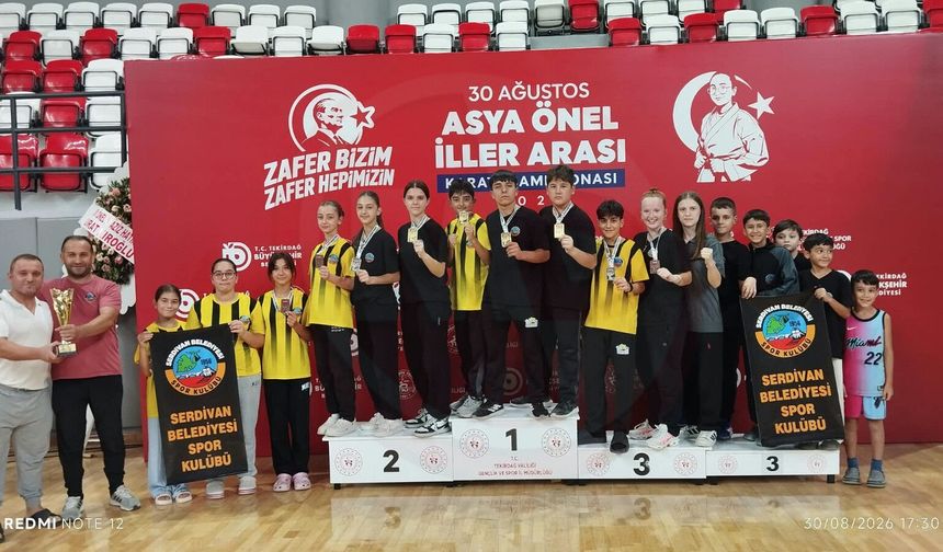 Serdivan’ın Karatecileri Çorlu’da da Kürsüyü Bırakmadı