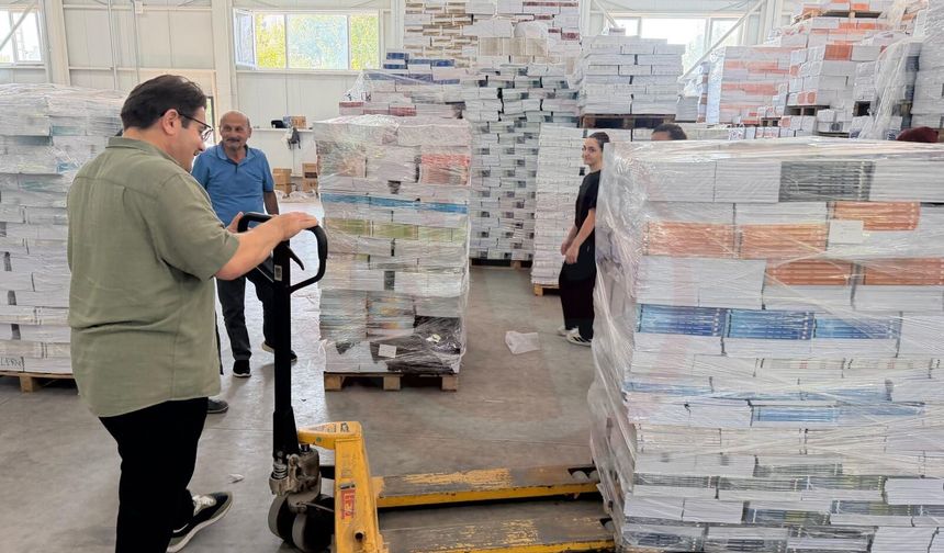 MEB ücretsiz ders kitapları  öğrencilere ulaştırılıyor