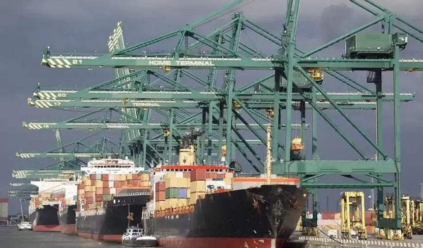 8 ayda dış ticaret açığı büyüdü