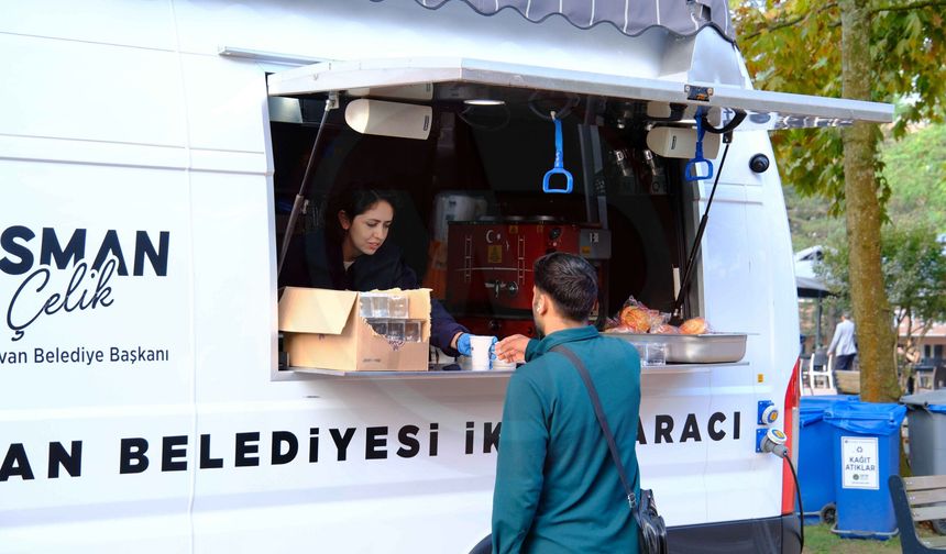 Serdivan’da üniversitelilere  sıcak çorba ikramı!