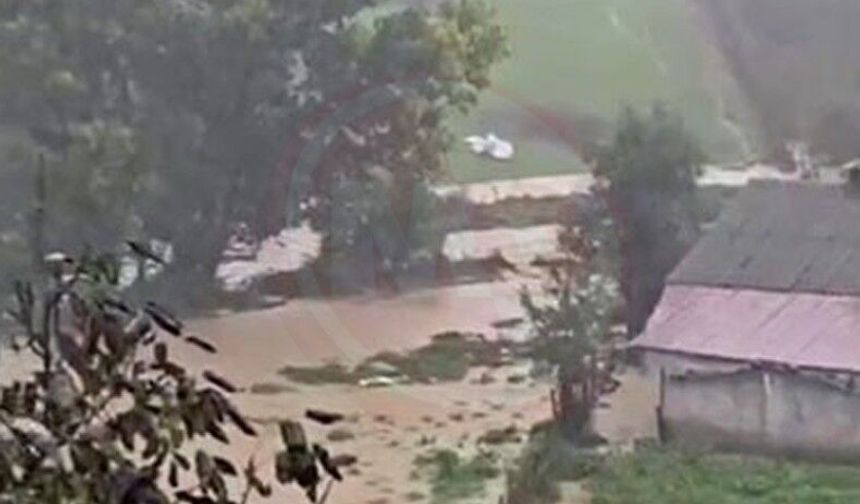 Şiddetli sağanak Kaynarca’da su baskınlarına sebep oldu