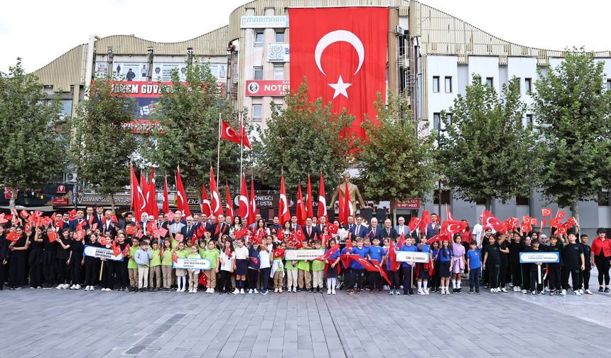 Sakarya’da eğitim yılı çelenk töreniyle başladı
