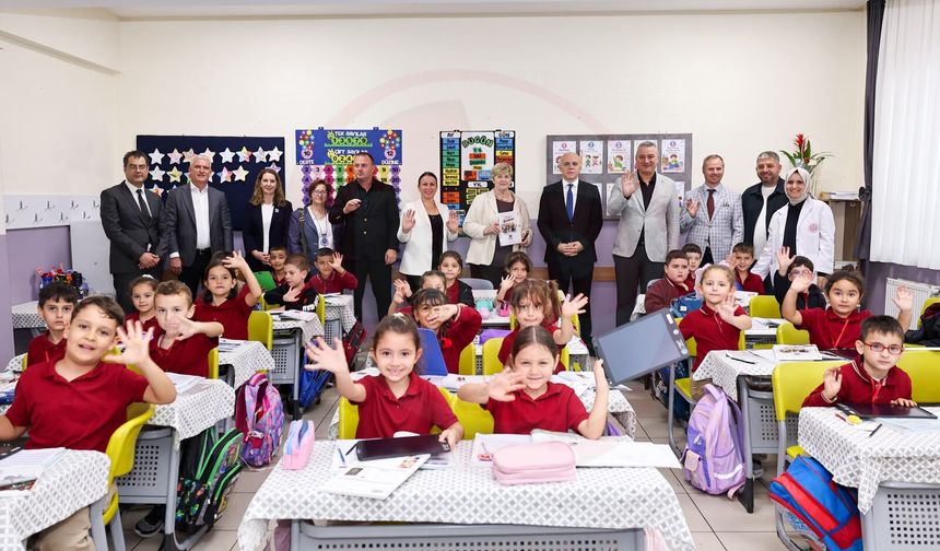 Serdivan’da yeni eğitim yılı anlamlı ziyaretlerle başladı