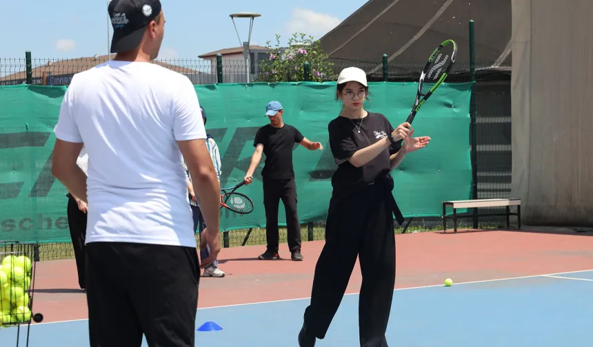 Sonbahar Spor Okulu'nda tenis heyecanı