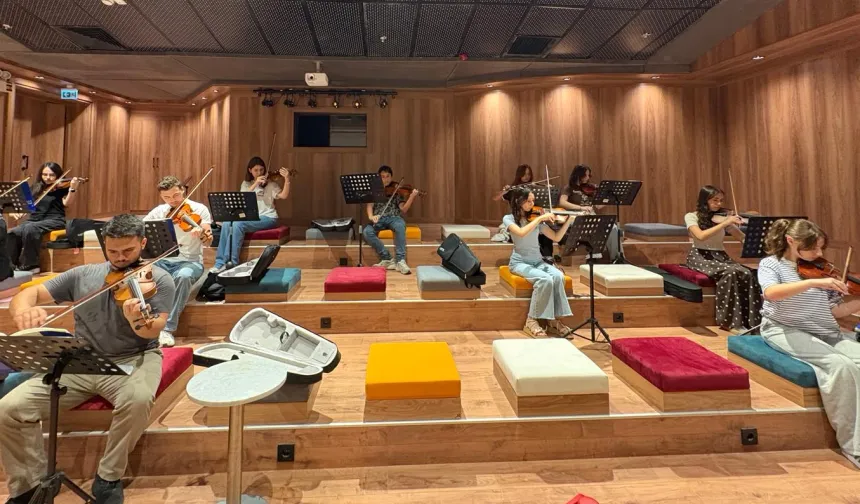 Yaz Müzik Okulu'nda gençlerin yazı notalarla canlandı